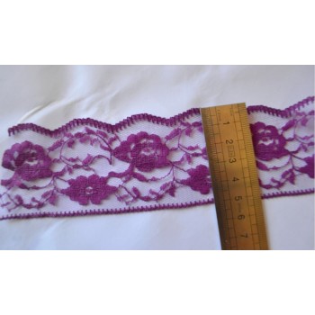 Dentelle florale violette